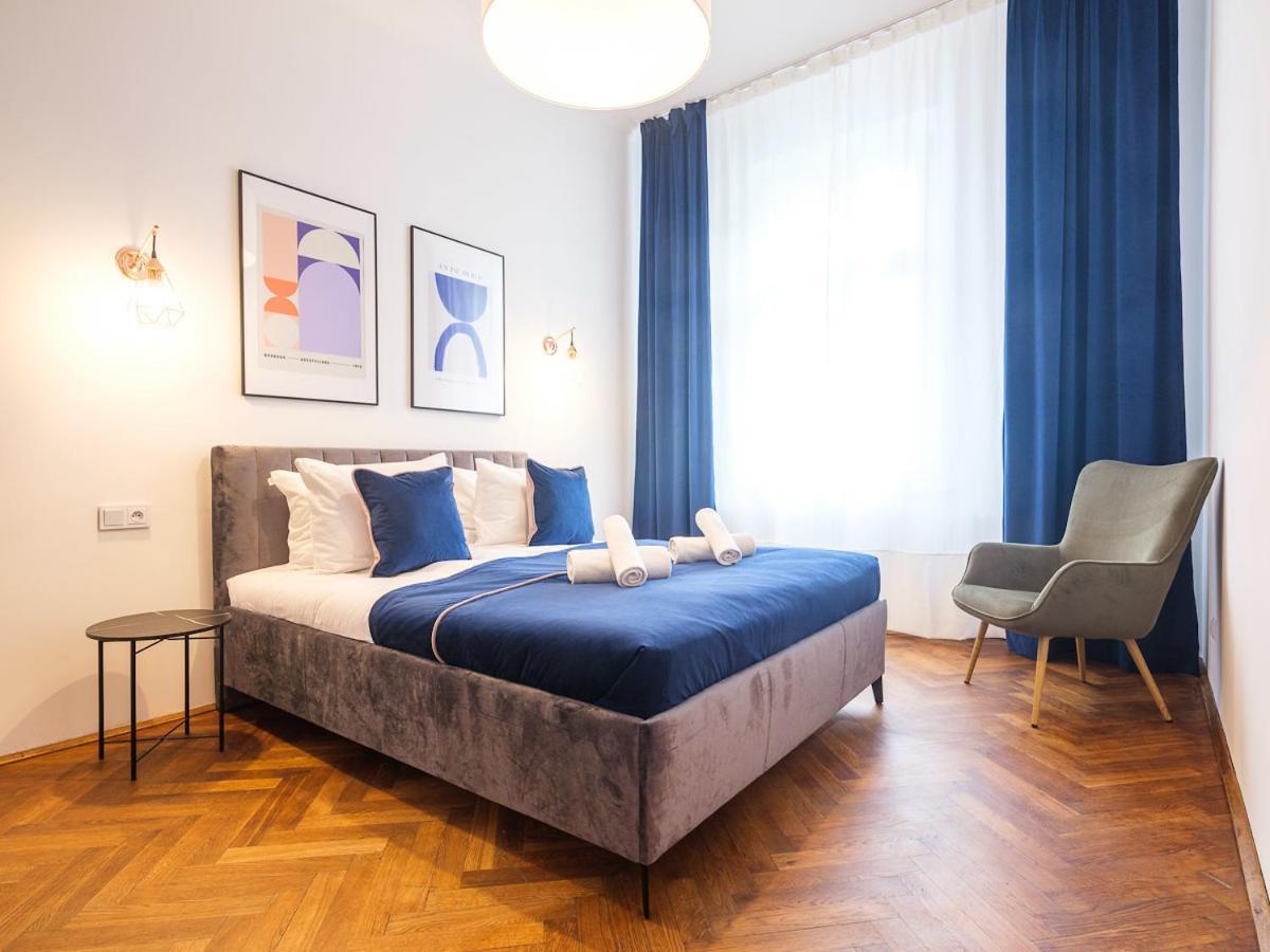 19 Chodkiewicza Street II Three-Bedrooms Apartment